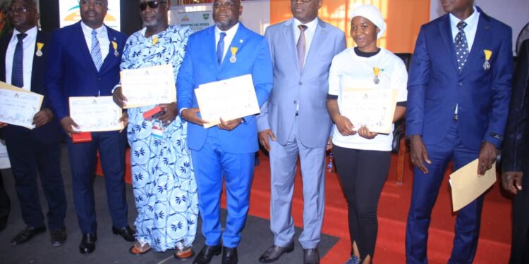 Rentrée Fédérale et journée du mérite sportif, le ministre des sports Danho Paulin Claude, honore le monde sportif, le 26 janvier au palais à Abidjan.