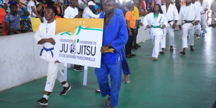 Rentrée Fédérale et journée du mérite sportif, le ministre des sports Danho Paulin Claude, honore le monde sportif, le 26 janvier au palais à Abidjan.