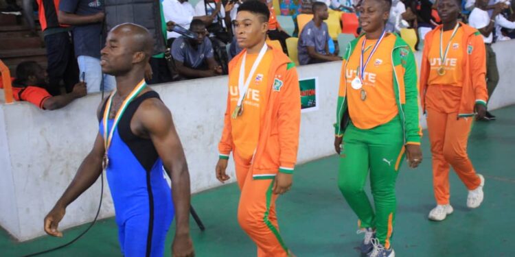 Rentrée Fédérale et journée du mérite sportif, le ministre des sports Danho Paulin Claude, honore le monde sportif, le 26 janvier au palais à Abidjan.