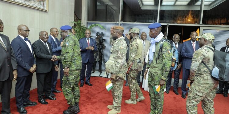 Les photos de l’accueil des 46 Soldats ivoiriens précédemment détenus au Mali, par le Président Alassane OUATTARA, le 7 janvier 2023 à l’aéroport Houphouët Boigny d’Abidjan.
