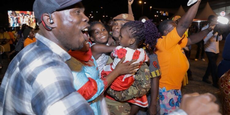 Les photos de l’accueil des 46 Soldats ivoiriens précédemment détenus au Mali, par le Président Alassane OUATTARA, le 7 janvier 2023 à l’aéroport Houphouët Boigny d’Abidjan.