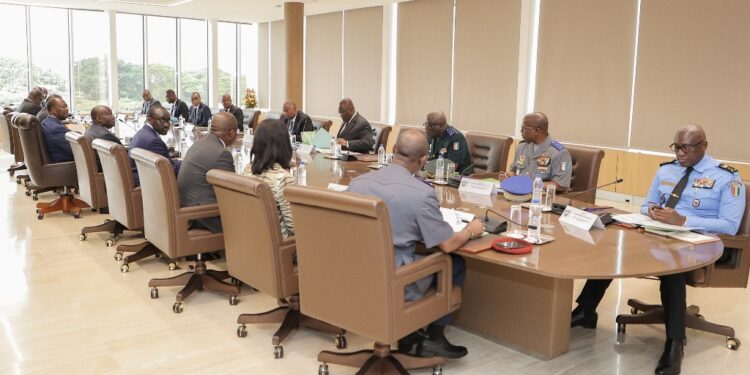 Les photos de la Réunion du Conseil National de Sécurité (CNS) présidé par SEM Alassane Ouattara,  le jeudi 12 janvier 2023, au Palais Présidentiel