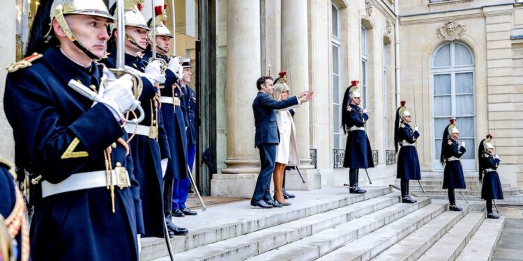 Déjeuner de travail du Président Alassane OUATTARA, avec son homologue français,  Emmanuel MACRON, le 25 janvier, à l’Elysée.