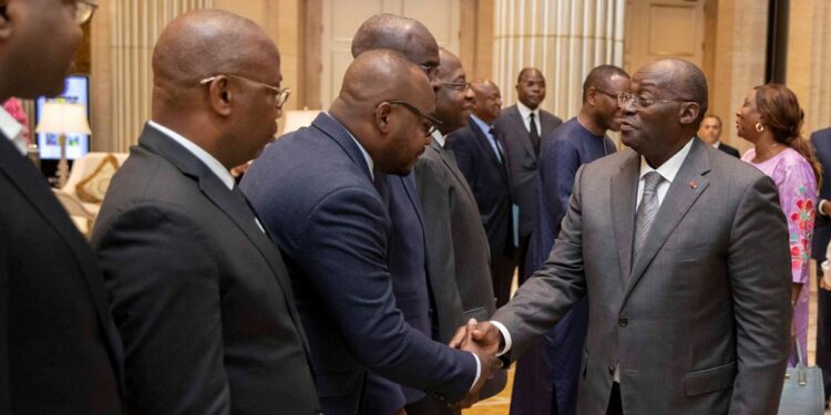 Le Vice-Président de la Côte d’Ivoire, Tiémoko Meyliet KONE, avec le Président fondateur du groupe émirati Amea Power, le 15 janvier 2023, à Abu Dhabi.