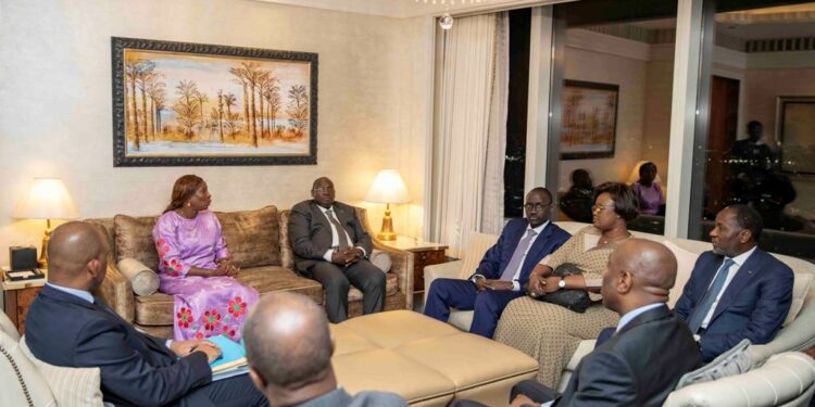 Le Vice-Président de la Côte d’Ivoire, Tiémoko Meyliet KONE, avec le Président fondateur du groupe émirati Amea Power, le 15 janvier 2023, à Abu Dhabi.