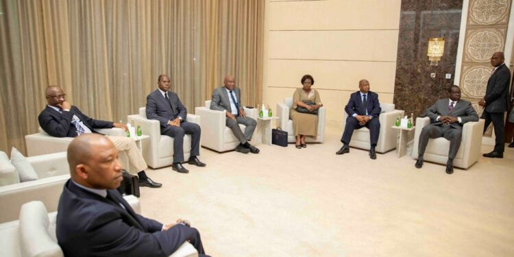 Le Vice-Président de la Côte d’Ivoire, Tiémoko Meyliet KONE, avec le Président fondateur du groupe émirati Amea Power, le 15 janvier 2023, à Abu Dhabi.