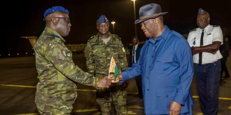 Les photos de l’accueil des 46 Soldats ivoiriens précédemment détenus au Mali, par le Président Alassane OUATTARA, le 7 janvier 2023 à l’aéroport Houphouët Boigny d’Abidjan.