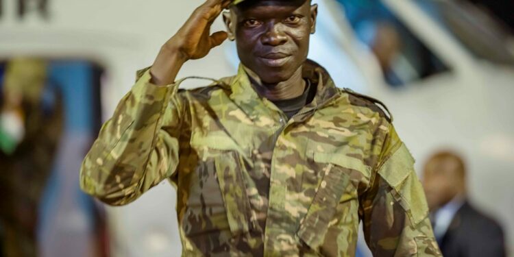 Les photos de l’accueil des 46 Soldats ivoiriens précédemment détenus au Mali, par le Président Alassane OUATTARA, le 7 janvier 2023 à l’aéroport Houphouët Boigny d’Abidjan.