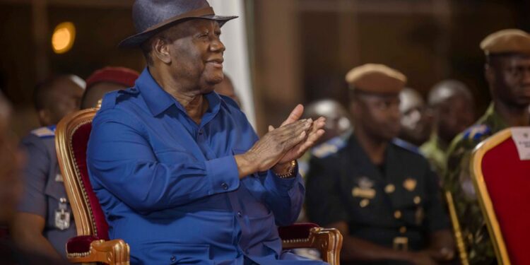 Les photos de l’accueil des 46 Soldats ivoiriens précédemment détenus au Mali, par le Président Alassane OUATTARA, le 7 janvier 2023 à l’aéroport Houphouët Boigny d’Abidjan.