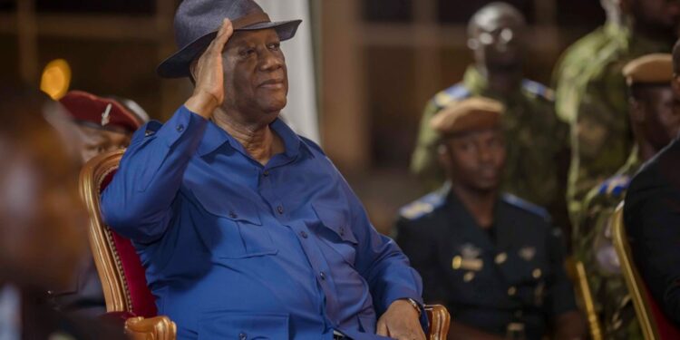 Les photos de l’accueil des 46 Soldats ivoiriens précédemment détenus au Mali, par le Président Alassane OUATTARA, le 7 janvier 2023 à l’aéroport Houphouët Boigny d’Abidjan.