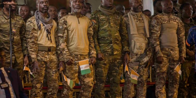 Les photos de l’accueil des 46 Soldats ivoiriens précédemment détenus au Mali, par le Président Alassane OUATTARA, le 7 janvier 2023 à l’aéroport Houphouët Boigny d’Abidjan.