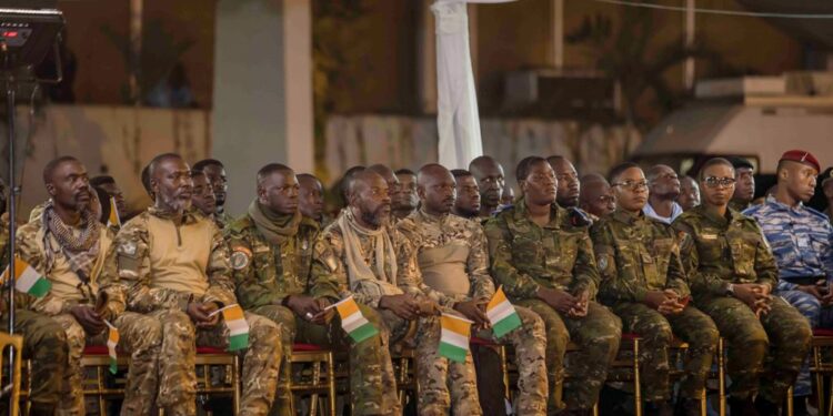 Les photos de l’accueil des 46 Soldats ivoiriens précédemment détenus au Mali, par le Président Alassane OUATTARA, le 7 janvier 2023 à l’aéroport Houphouët Boigny d’Abidjan.