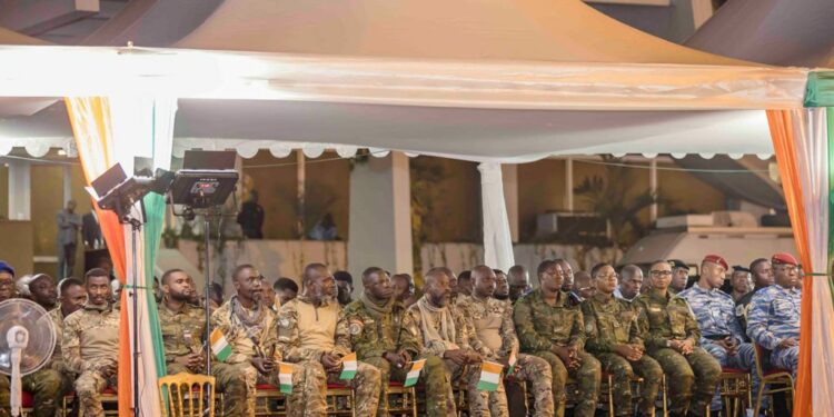 Les photos de l’accueil des 46 Soldats ivoiriens précédemment détenus au Mali, par le Président Alassane OUATTARA, le 7 janvier 2023 à l’aéroport Houphouët Boigny d’Abidjan.