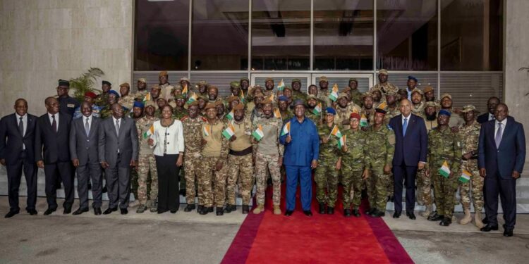 Les photos de l’accueil des 46 Soldats ivoiriens précédemment détenus au Mali, par le Président Alassane OUATTARA, le 7 janvier 2023 à l’aéroport Houphouët Boigny d’Abidjan.