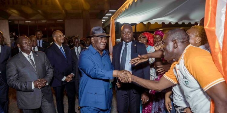 Les photos de l’accueil des 46 Soldats ivoiriens précédemment détenus au Mali, par le Président Alassane OUATTARA, le 7 janvier 2023 à l’aéroport Houphouët Boigny d’Abidjan.