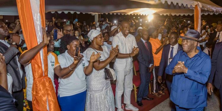 Les photos de l’accueil des 46 Soldats ivoiriens précédemment détenus au Mali, par le Président Alassane OUATTARA, le 7 janvier 2023 à l’aéroport Houphouët Boigny d’Abidjan.