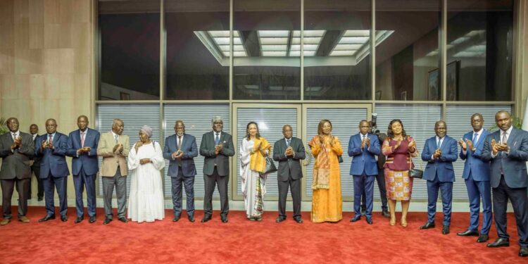 Les photos de l’accueil des 46 Soldats ivoiriens précédemment détenus au Mali, par le Président Alassane OUATTARA, le 7 janvier 2023 à l’aéroport Houphouët Boigny d’Abidjan.