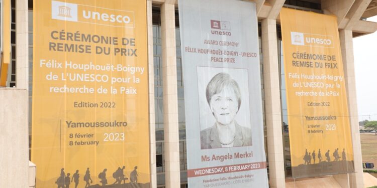 Les images de la remise du prix Félix Houphouët Boigny pour la paix  à Angela Merkel, à Yamoussoukro le 8 février 2023