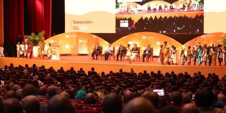 Les images de la remise du prix Félix Houphouët Boigny pour la paix  à Angela Merkel, à Yamoussoukro le 8 février 2023