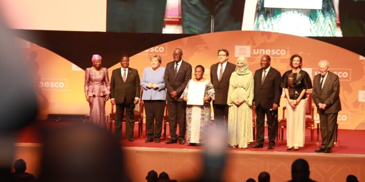 Les images de la remise du prix Félix Houphouët Boigny pour la paix  à Angela Merkel, à Yamoussoukro le 8 février 2023