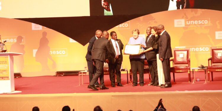 Les images de la remise du prix Félix Houphouët Boigny pour la paix  à Angela Merkel, à Yamoussoukro le 8 février 2023