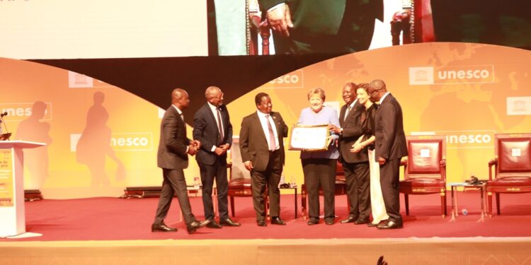 Les images de la remise du prix Félix Houphouët Boigny pour la paix  à Angela Merkel, à Yamoussoukro le 8 février 2023