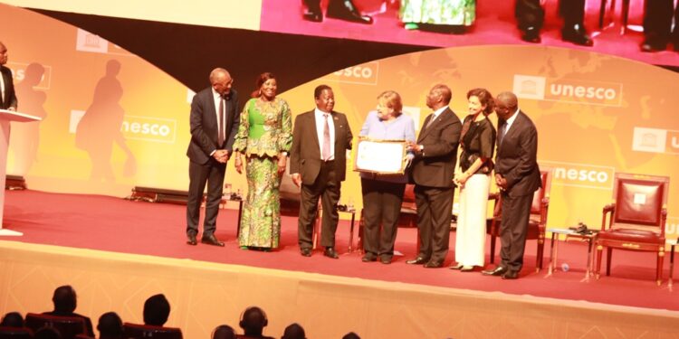 Les images de la remise du prix Félix Houphouët Boigny pour la paix  à Angela Merkel, à Yamoussoukro le 8 février 2023