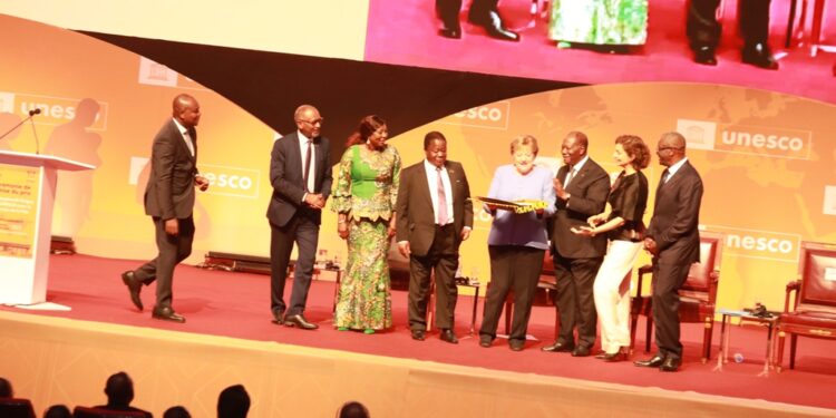 Les images de la remise du prix Félix Houphouët Boigny pour la paix  à Angela Merkel, à Yamoussoukro le 8 février 2023