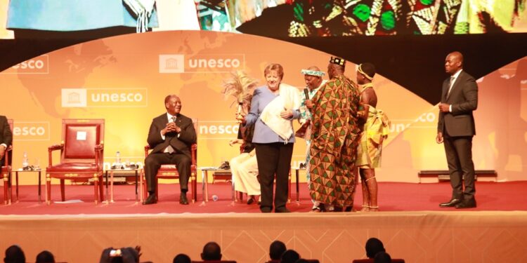 Les images de la remise du prix Félix Houphouët Boigny pour la paix  à Angela Merkel, à Yamoussoukro le 8 février 2023