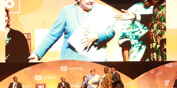 Les images de la remise du prix Félix Houphouët Boigny pour la paix  à Angela Merkel, à Yamoussoukro le 8 février 2023