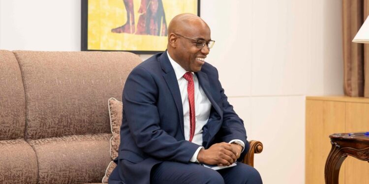 Le Vice-Président, Tiémoko Meyliet KONE, a reçu en audience l’Administrateur du FMI pour la Côte d’Ivoire, M. Facinet SYLLA, le 28 février 2023, au Palais Présidenciel à Abidjan