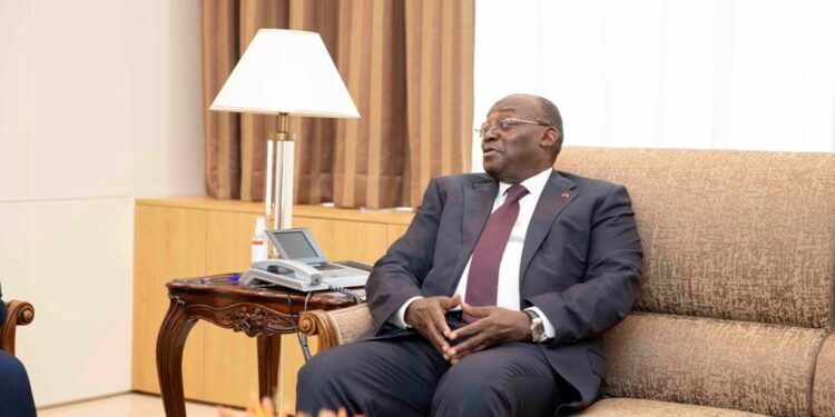 Le Vice-Président, Tiémoko Meyliet KONE, a reçu en audience l’Administrateur du FMI pour la Côte d’Ivoire, M. Facinet SYLLA, le 28 février 2023, au Palais Présidenciel à Abidjan