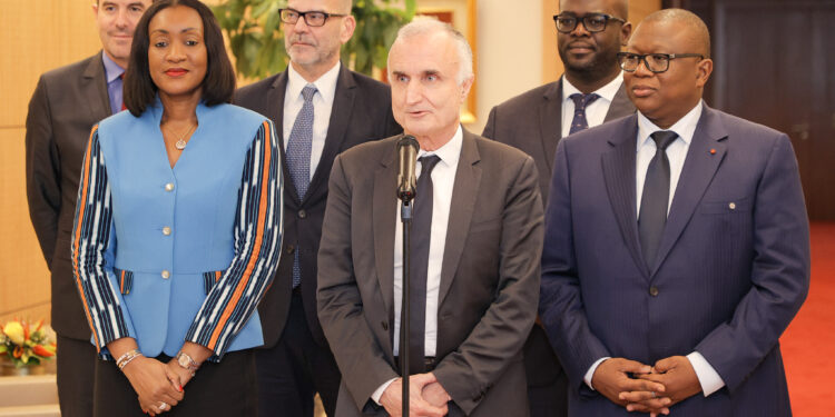 Le Président Alassane OUATTARA, a reçu monsieur Jacques  DUPUY,  Président de Canal + International, le 02 février 2023, au Palais Présidentiel à Abidjan.