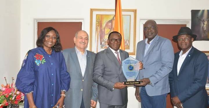 La faitière du handball africain chez le Ministre des Sports.