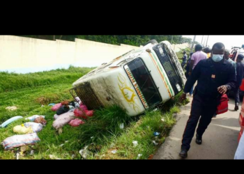 Abidjan École de police: Un minicar de transport se renverse