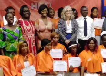 Côte d’Ivoire : Une centaine de coiffeuses d’Abidjan formées pour déstignatiser la santé mentale