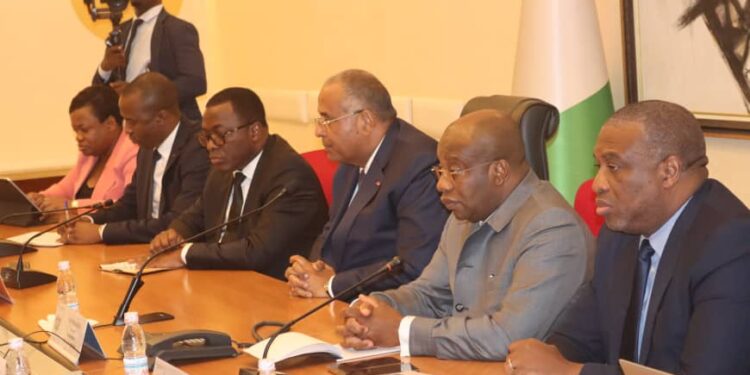 CAN 2023 en Côte d’Ivoire : le Premier ministre Patrick Achi a reçu en audience des émissaires de la CAF.