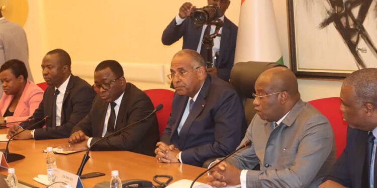 CAN 2023 en Côte d’Ivoire : le Premier ministre Patrick Achi a reçu en audience des émissaires de la CAF.