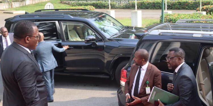 CAN 2023 en Côte d’Ivoire : le Premier ministre Patrick Achi a reçu en audience des émissaires de la CAF.