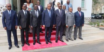 CAN 2023 en Côte d&rsquo;Ivoire : le Premier ministre Patrick Achi a reçu en audience des émissaires de la CAF.
