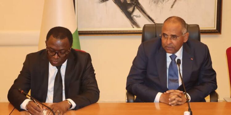 CAN 2023 en Côte d’Ivoire : le Premier ministre Patrick Achi a reçu en audience des émissaires de la CAF.