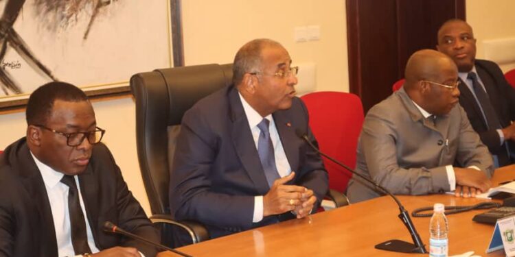 CAN 2023 en Côte d’Ivoire : le Premier ministre Patrick Achi a reçu en audience des émissaires de la CAF.