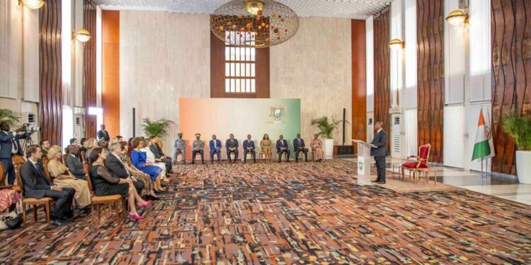 Le Président Alassane OUATTARA, a reçu, le 02 mars 2023, au Palais présidentiel, les lettres de créance de huit (8) nouveaux Ambassadeurs