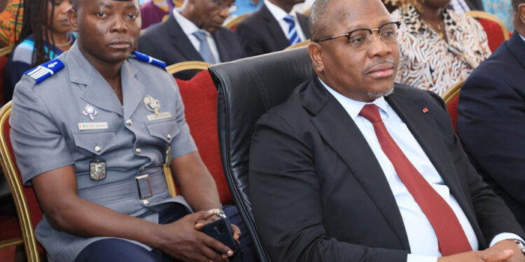 Les photos de la prestation de serment de deux nouveaux membres de la Commission Centrale de la CEI, au Conseil Constitutionnel le mercredi 01 mars 2023.