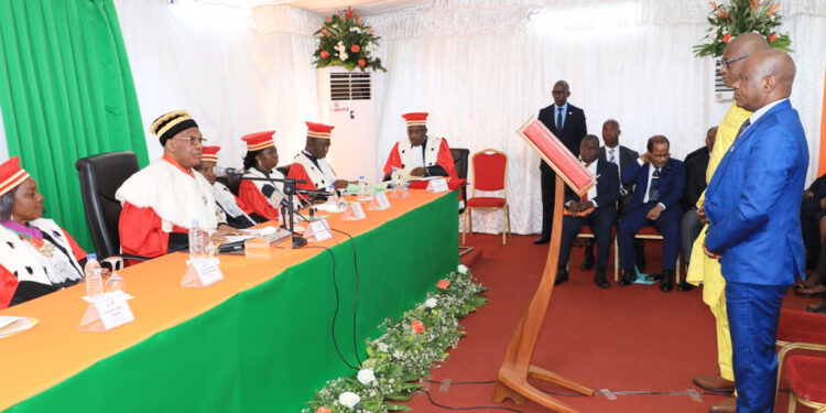 Les photos de la prestation de serment de deux nouveaux membres de la Commission Centrale de la CEI, au Conseil Constitutionnel le mercredi 01 mars 2023.