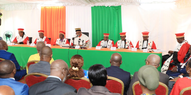 Les photos de la prestation de serment de deux nouveaux membres de la Commission Centrale de la CEI, au Conseil Constitutionnel le mercredi 01 mars 2023.