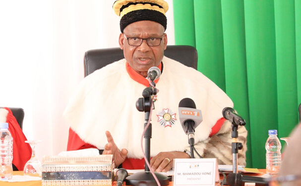 Les photos de la prestation de serment de deux nouveaux membres de la Commission Centrale de la CEI, au Conseil Constitutionnel le mercredi 01 mars 2023.