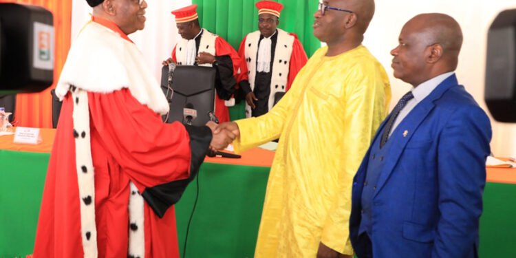 Les photos de la prestation de serment de deux nouveaux membres de la Commission Centrale de la CEI, au Conseil Constitutionnel le mercredi 01 mars 2023.