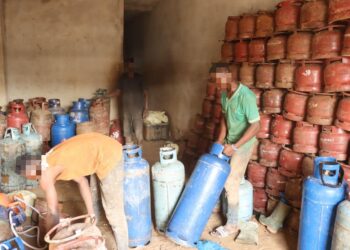 Cocody: La gendarmerie demantèle une unité clandestine de reconditionnement de bouteilles de gaz butane à Djorogobité