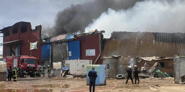 Incendie d’une usine à Port-Bouet : Emmou sollicite l’aide des pompiers français